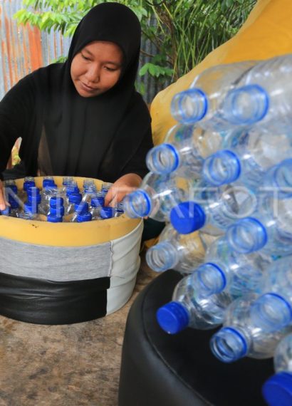 Strategi mengelola plastik kresek bekas