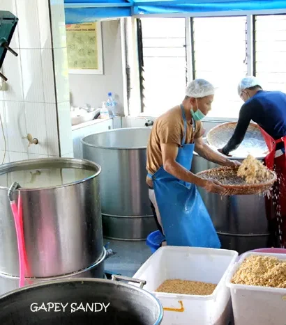 cara menata makanan sebelum proses penirisan